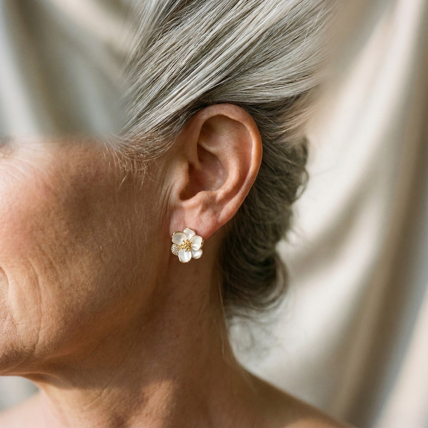 Pendientes Pétalos Elegantes en Oro