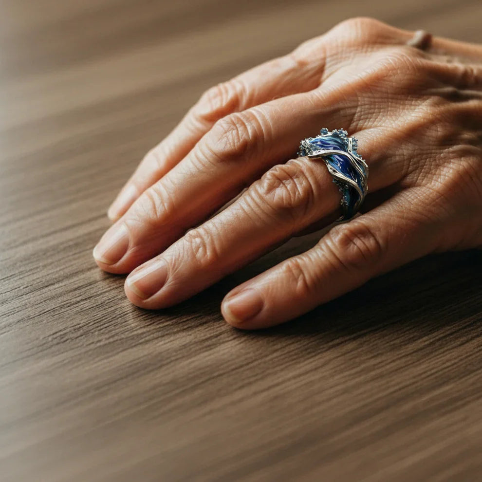 Anillo Vintage Dorado con Onda del Océano