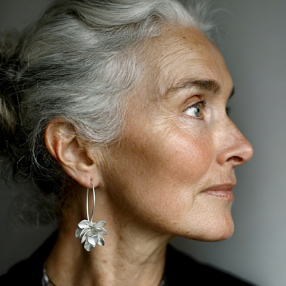 Pendientes vintage de plata con flores irregulares