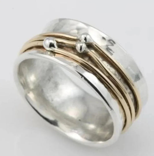 Anillo Vintage Dorado con Capas en Plateado