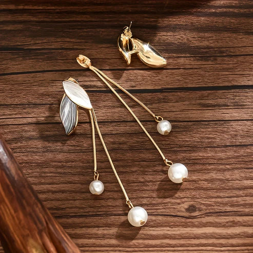 Pendientes Elegantes en Forma de Hoja con Perlas