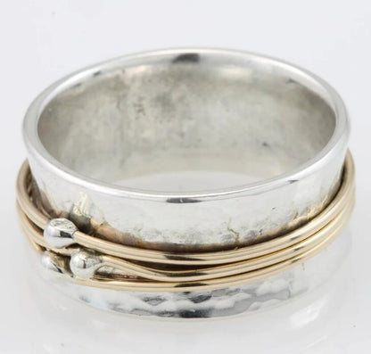 Anillo Vintage Dorado con Capas en Plateado