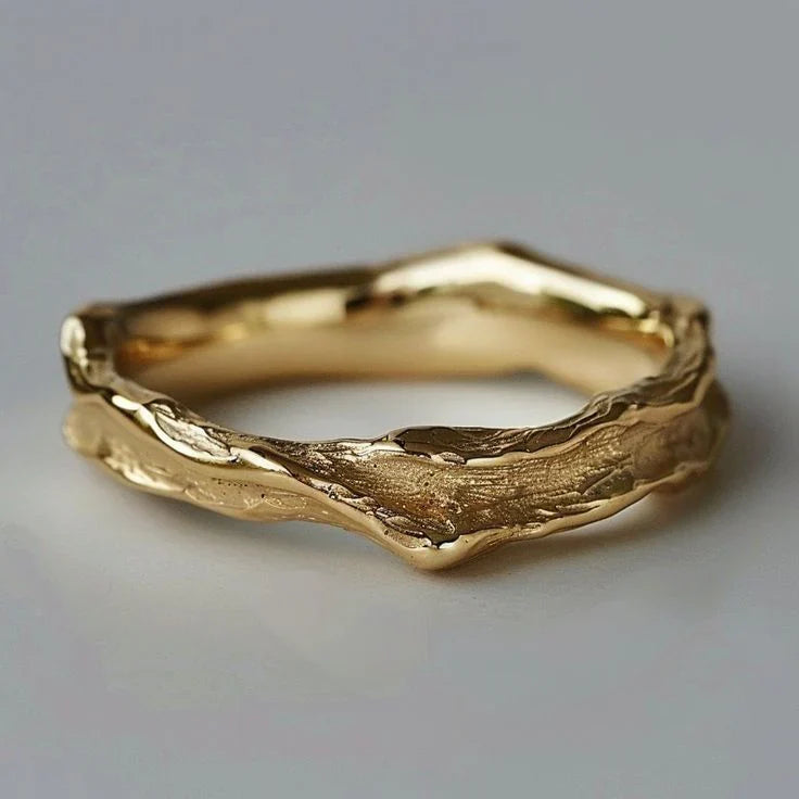 Anillo de oro forjado vintage