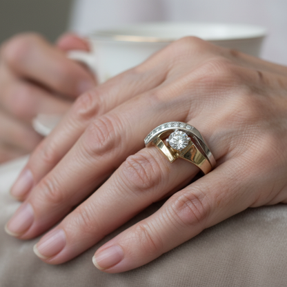 Anillo Vintage Irregular en Dorado y Plateado con Circonita