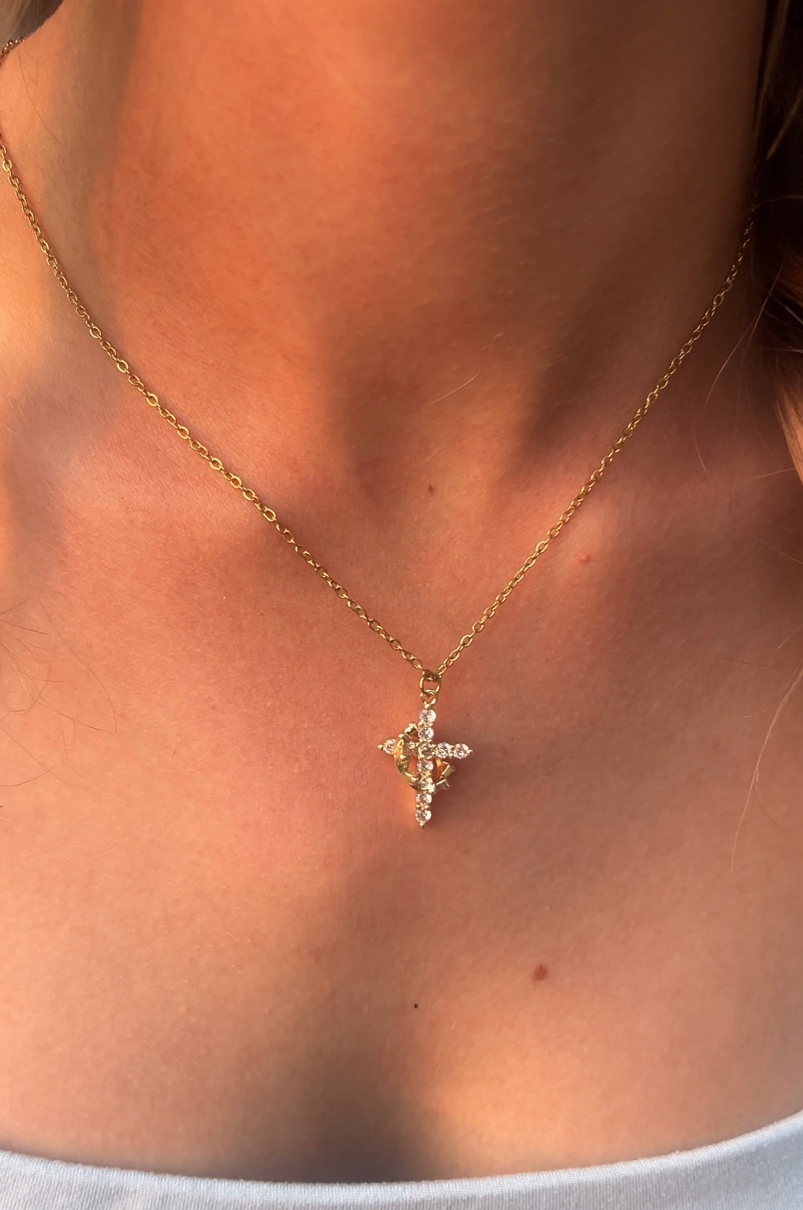 Collar de Cruz Coronada en Oro y Plata