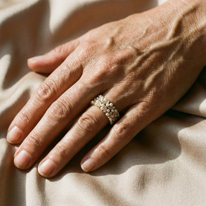 Anillo Ajustable Vintage con Perlas y Cristales Dorados