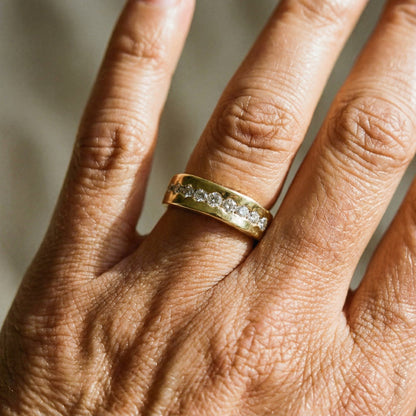 Anillo vintage de oro con zirconia