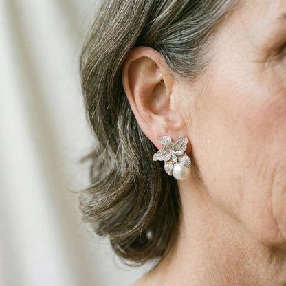 Pendientes Elegantes con Perlas y Flores