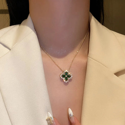 Colar de Trevo Esmeralda Brilhante em Ouro