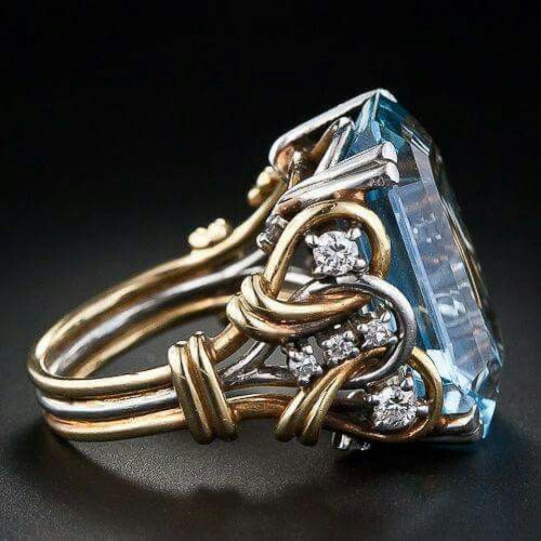 Anillo Vintage en Oro con Capas de Circonita Azul