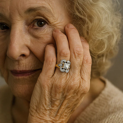 Anillo Vintage Dorado con Zircónia