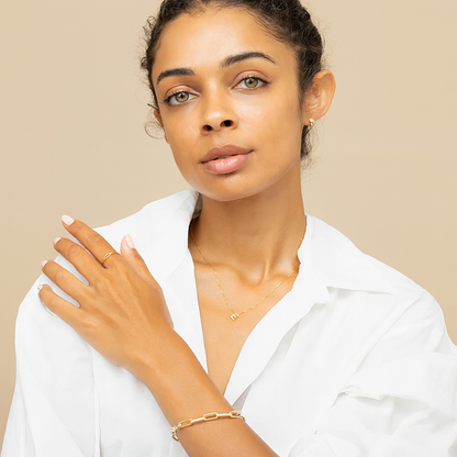 Collar con inicial en oro