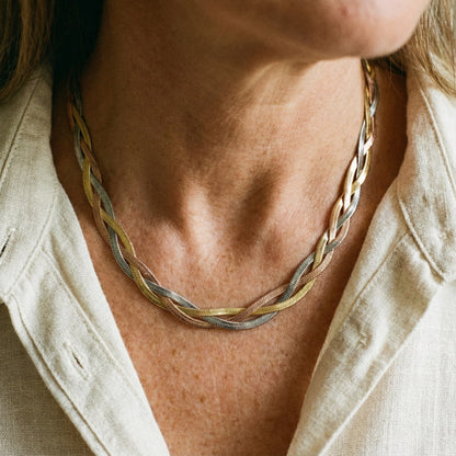 Colar Elegante en Dorado y Plateado