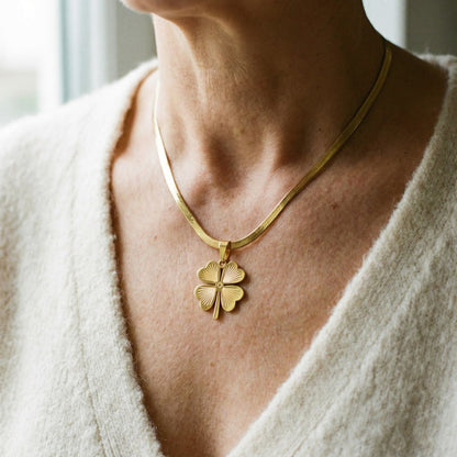 Colgante de Oro Trébol