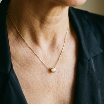 Collar de oro con diamantes