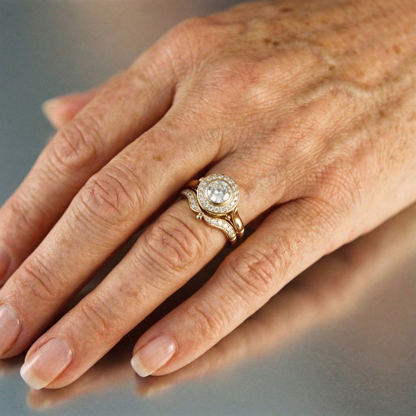 Conjunto de anillos vintage en oro y circonita