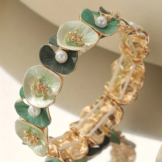 Pulsera Vintage con Flores Verdes y Perlas