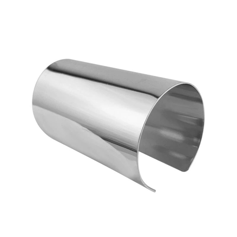 Pulsera abierta de mujer con formas geométricas