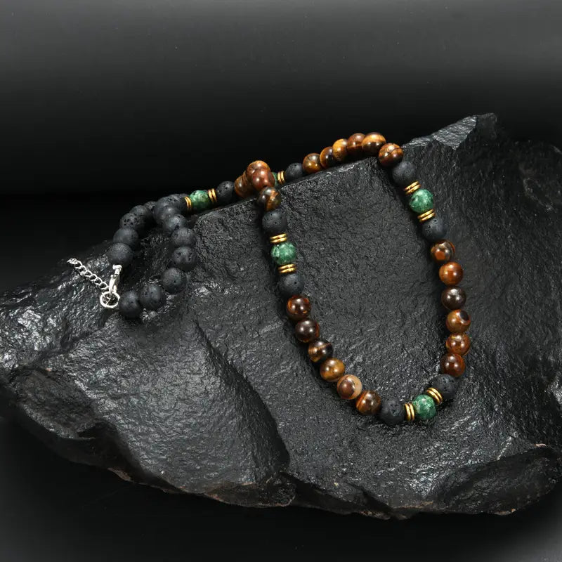 Collar opulento con cuentas de ojo de tigre y cierre dorado