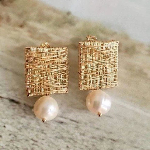 Pendientes de Alambre Dorado con Perlas Vintage