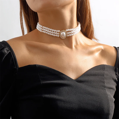 Collar Elegante con Tres Perlas