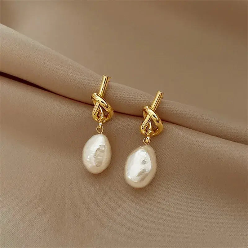 Pendientes Elegantes con Perlas Barrocas en Oro