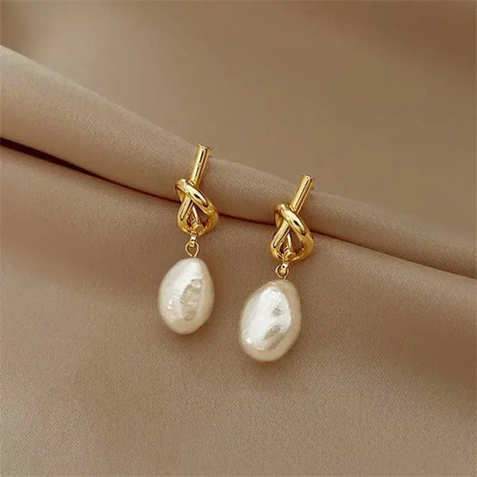 Pendientes Elegantes con Perlas Barrocas en Oro