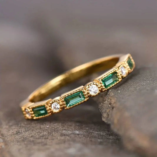 Anillo Vintage Dorado con Zircón Verde