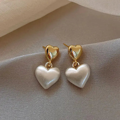 Pendientes Elegantes de Corazón de Perla Dorada