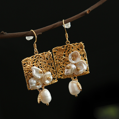 Pendientes Vintage con Perlas Blancas y Flores