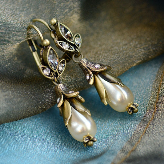 Pendientes florales colgantes con perlas vintage