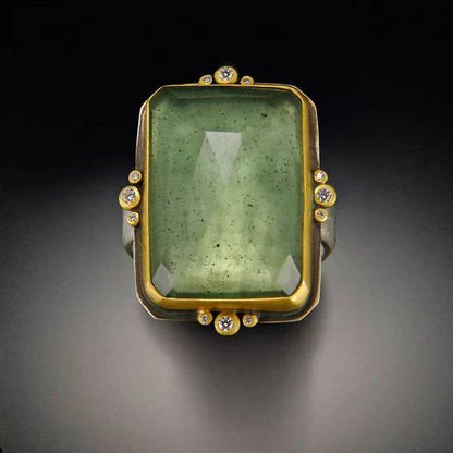 Anillo vintage de vidrio verde y oro