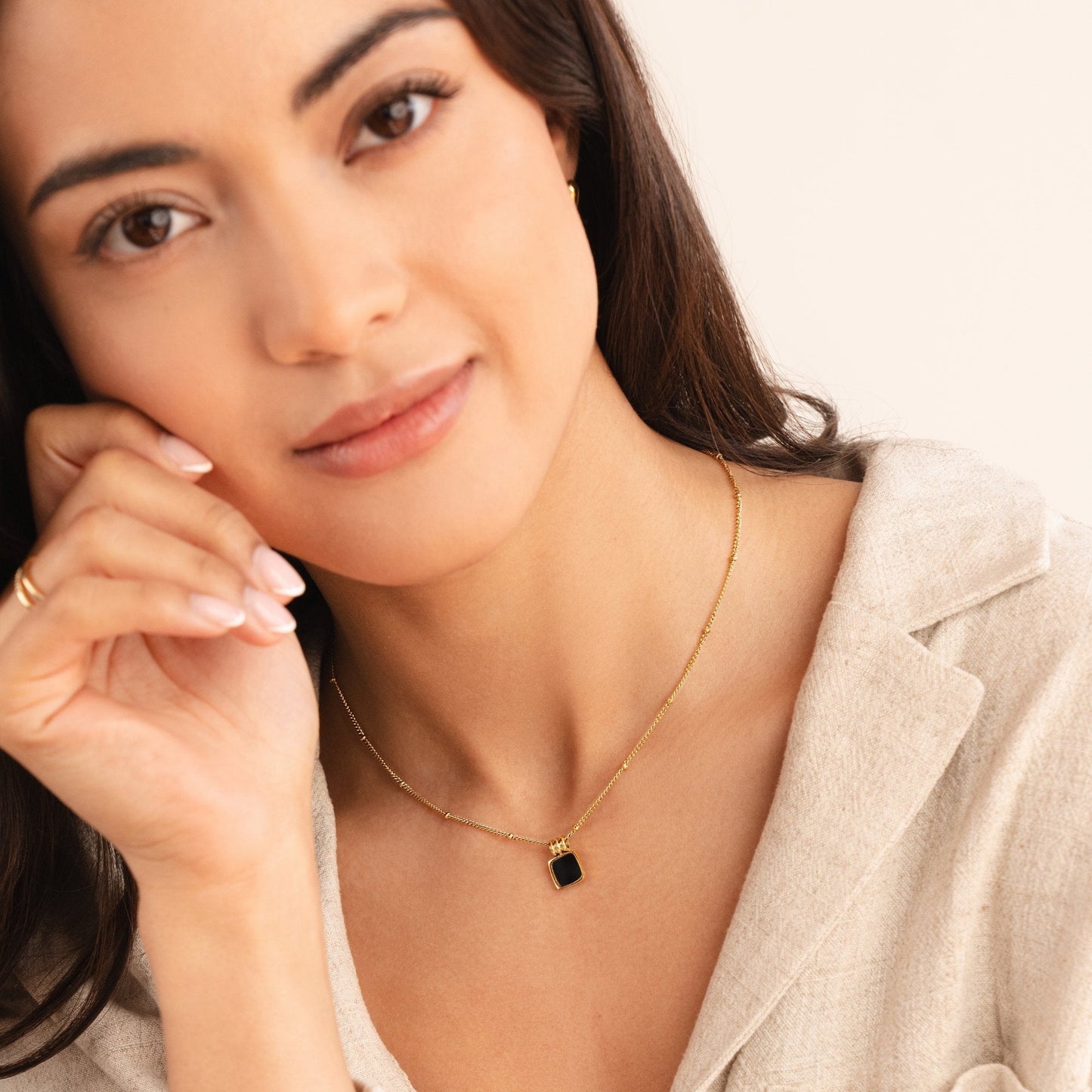 Collar con Colgante Lucia en Negro