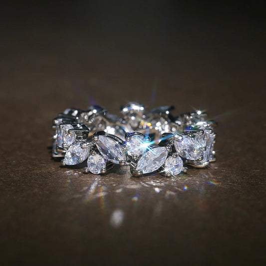 Anillo de eternidad vintage con diamantes redondos y marquise