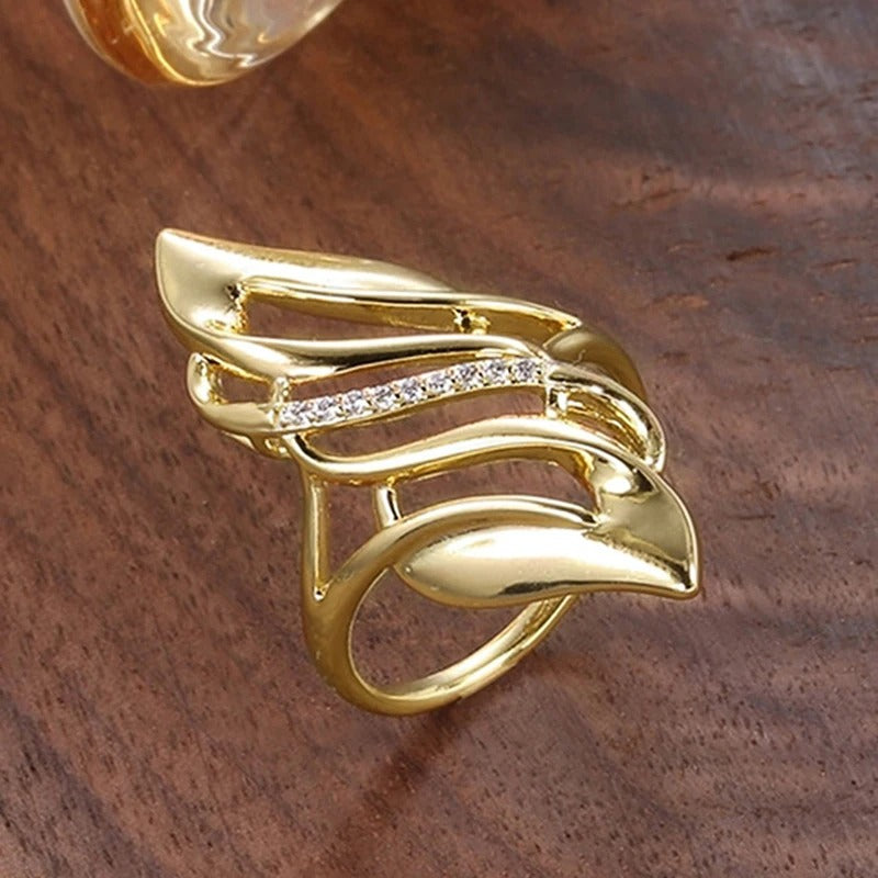 Anillo Vintage de Oro con Hoja Torcida
