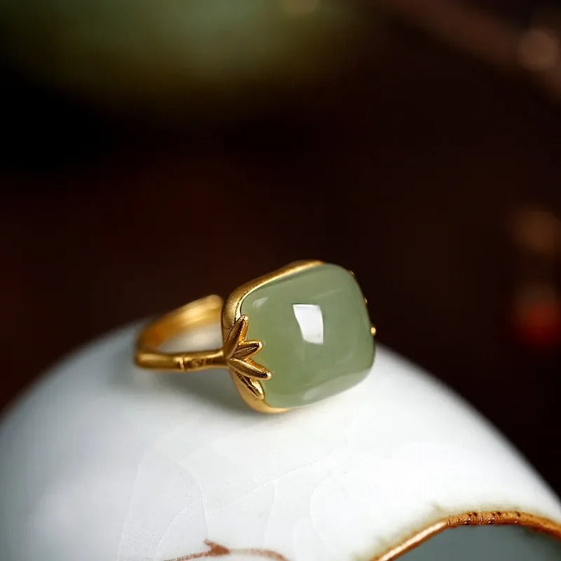 Anillo Ajustable Vintage en Oro y Jade Verde