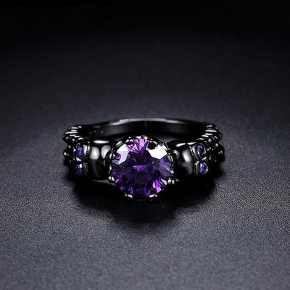 Anillo Vintage Negro Redondo con Piedra Preciosa Morada y Diseño Intrincado