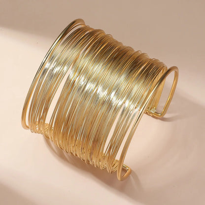 Pulsera abierta con espiral en oro