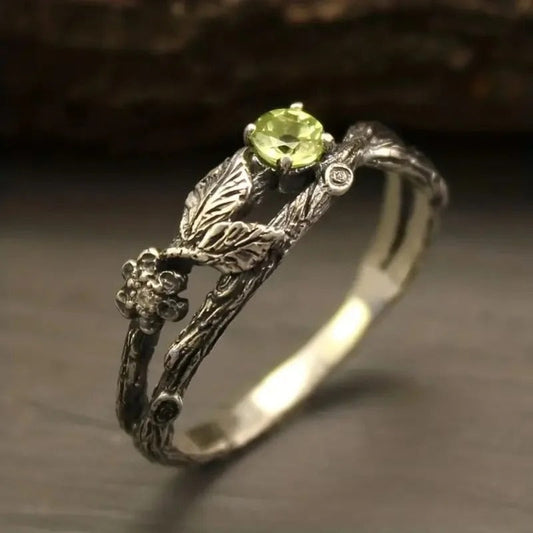 Anillo vintage de plata con piedra verde en forma de hoja