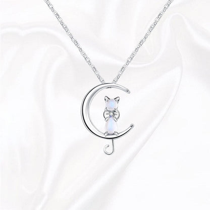 Collar con Colgante en Forma de Luna Creciente y Gato en Piedra de Luna