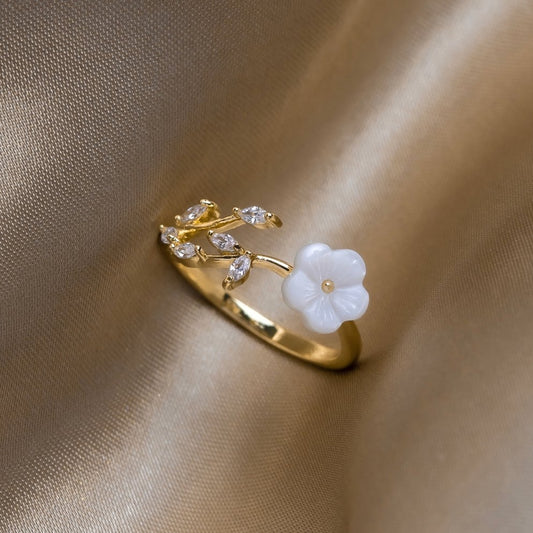 Estela - Anillo de Flores Blancas